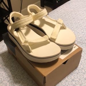 Brand new Teva Free People platform sandals 10